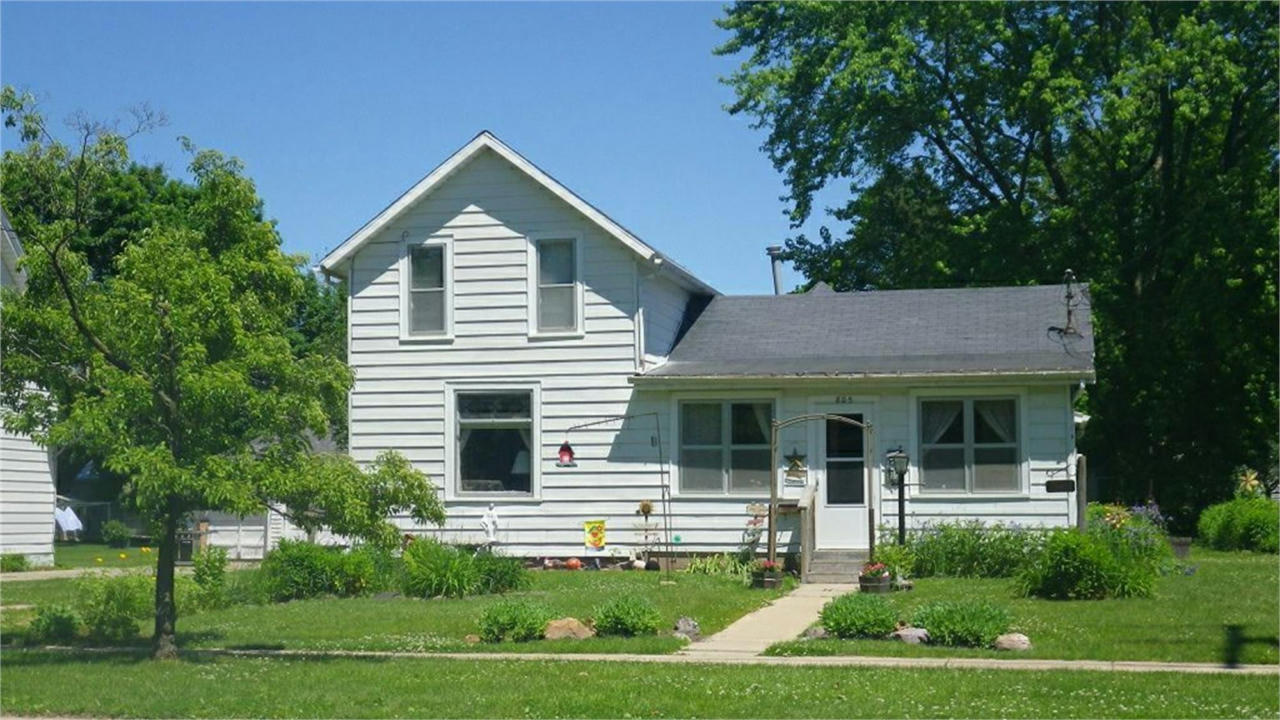 805 N FRANKLIN ST, MANCHESTER, IA 52057, photo 1 of 25